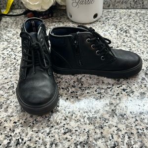 Nautica Boys high top sneakers with lace up and zippers